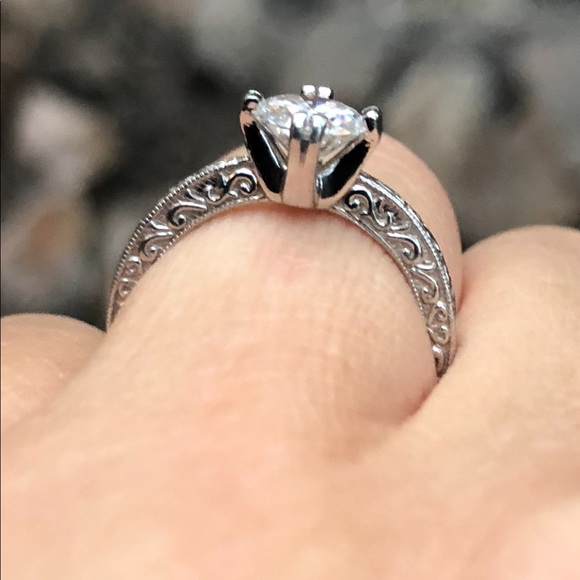 Engagement Wedding Ring - White Gold, Moissanite round cut stone - NEW - Picture 5 of 6